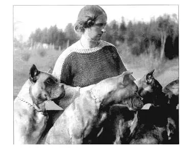 Historyczne zdjęcie boksera z opiekunką